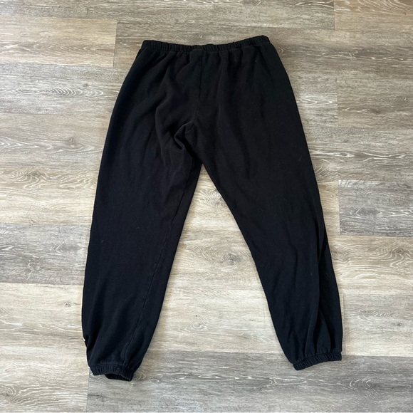 Two pairs of women’s Victoria’s Secret sweatpants gray, and black size medium - Picture 4 of 9